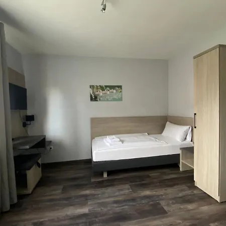 Landgasthof-bikerhotel Arnold Otel 2*
