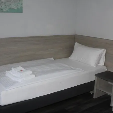 Otel Landgasthof-bikerhotel Arnold Battenberg (Eder)