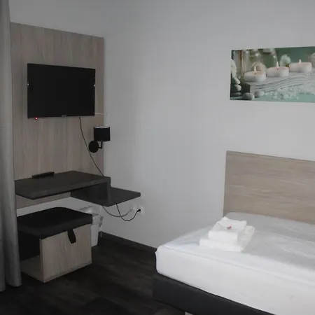 Landgasthof-bikerhotel Arnold Otel