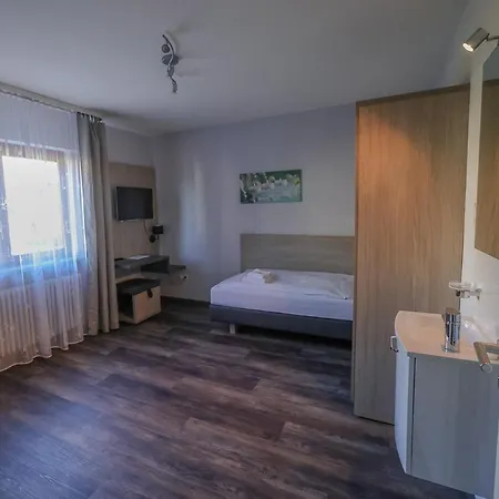 Landgasthof-bikerhotel Arnold 3*