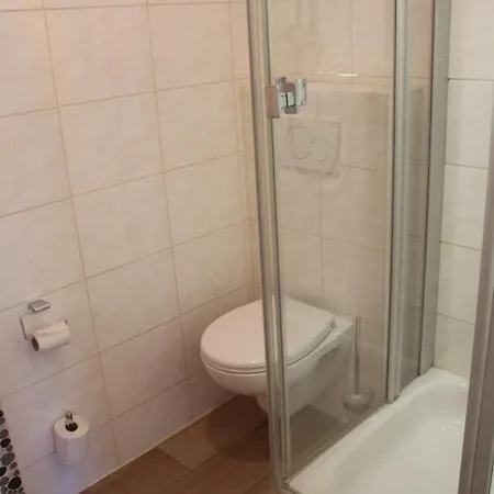 Landgasthof-bikerhotel Arnold Otel 2*