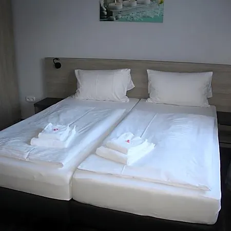 Отель Landgasthof-bikerhotel Arnold