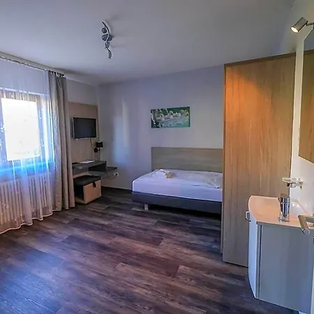 Landgasthof-bikerhotel Arnold Hotel