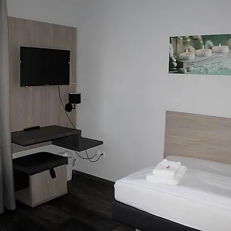 Отель Landgasthof-bikerhotel Arnold Battenberg (Eder)