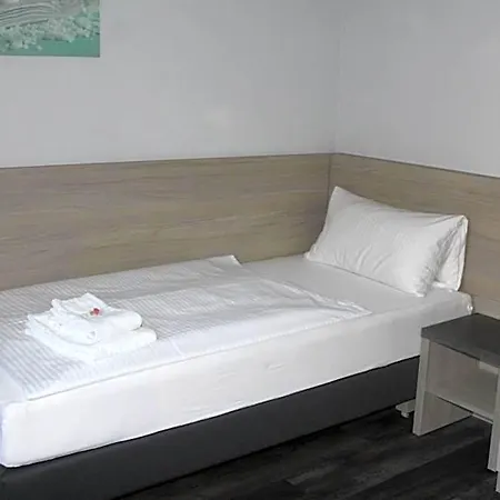 Landgasthof-bikerhotel Arnold Отель Battenberg (Eder)