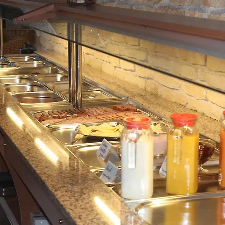 Otel Landgasthof-bikerhotel Arnold Battenberg (Eder)