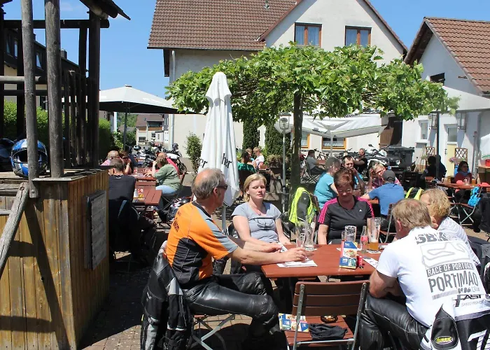 Landgasthof-bikerhotel Arnold 3*